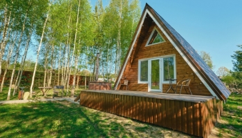 Tiny house e vita off-grid: gestione autonoma dell'acqua con cisterne flessibili